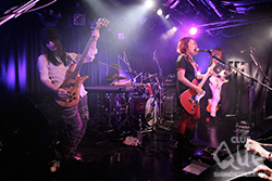 扇愛奈とFoo-Shah-Zoo