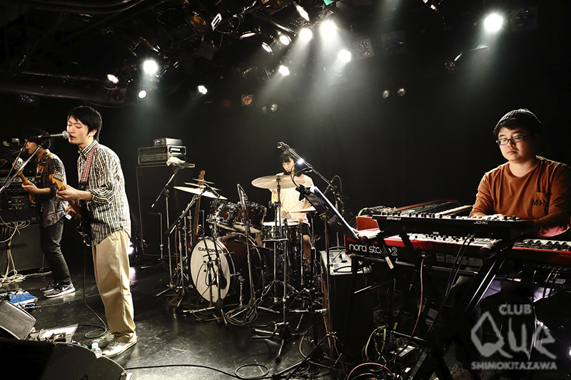 the sea falls asleep